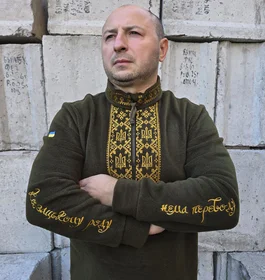 Прикольные футболки: Тепла Фліска Вишиванка Золотий Орнамент